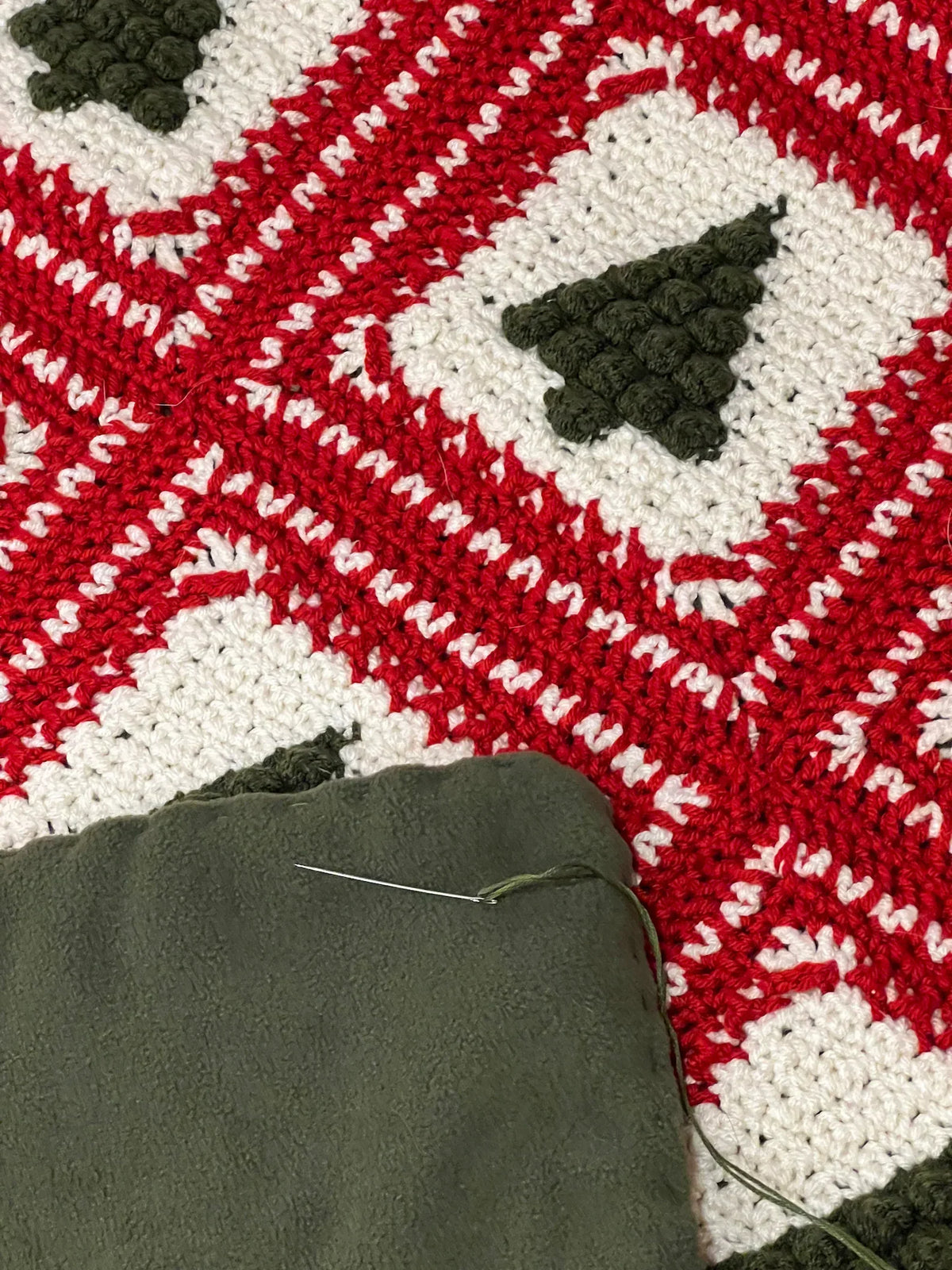 Granny square crochet tree pattern – beginner-friendly holiday design
