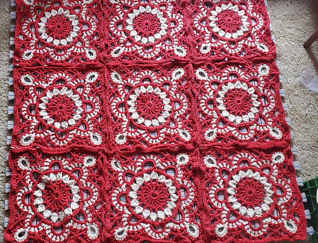 Red and white Close-up of granny square motif – Turkish crochet pattern