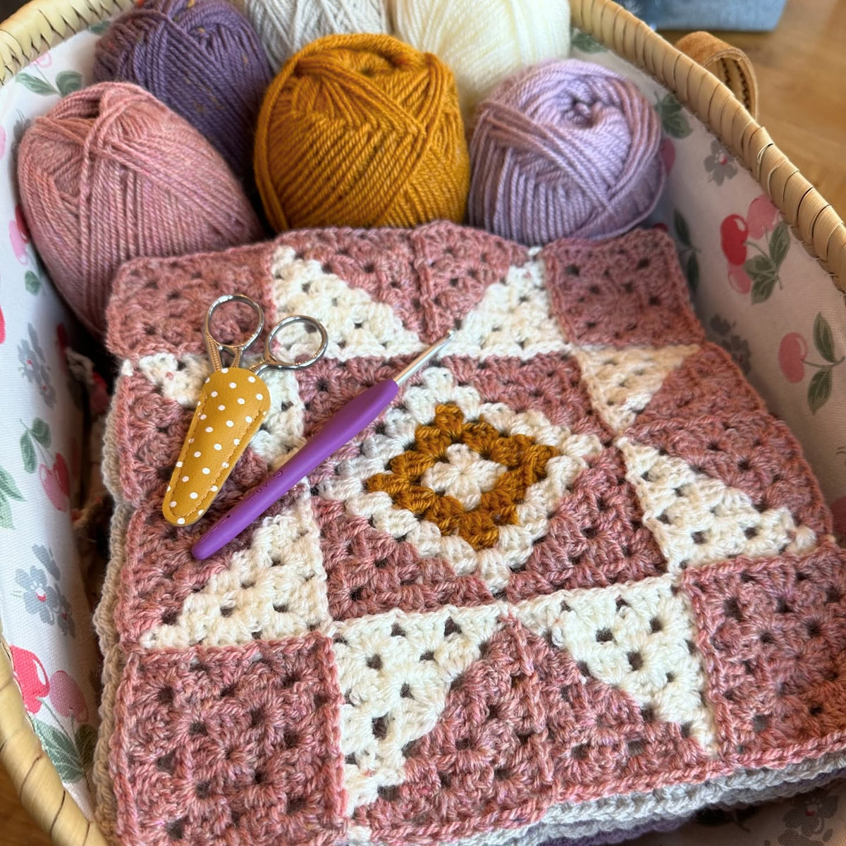 Beginner-friendly quiet sky crochet blanket with star motifs