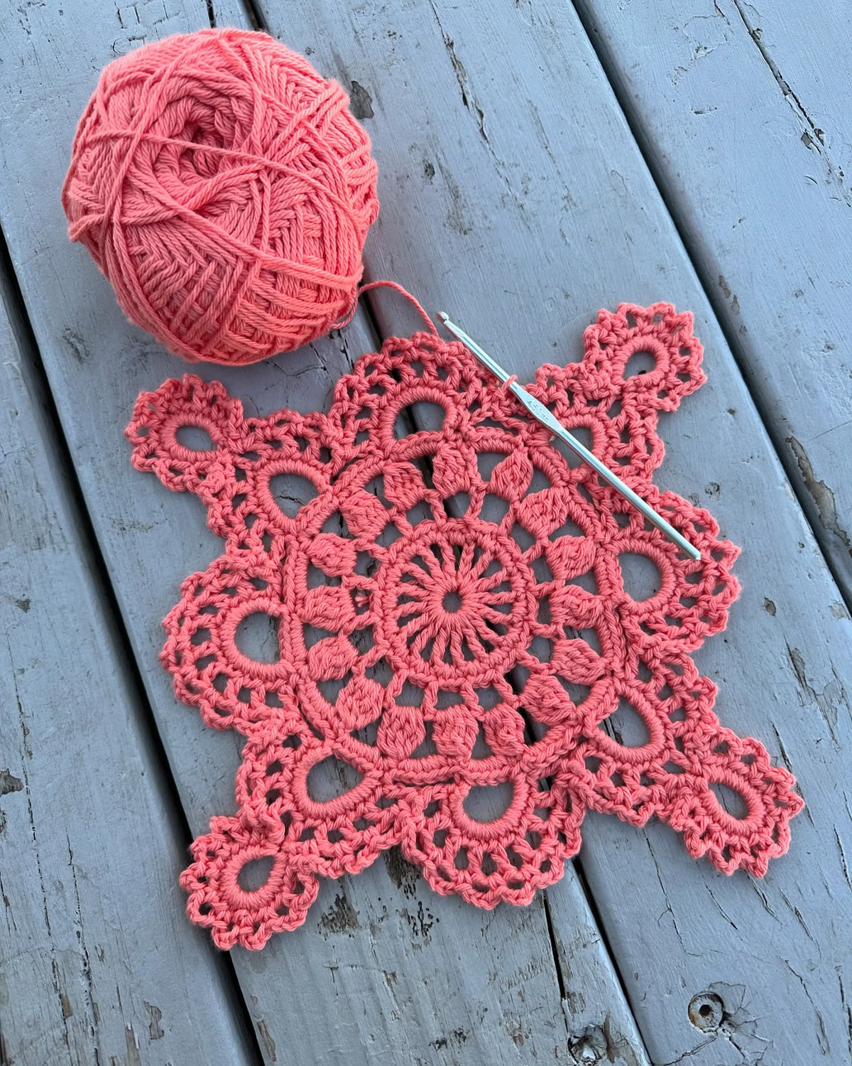 Close-up of granny square motif – Turkish crochet pattern