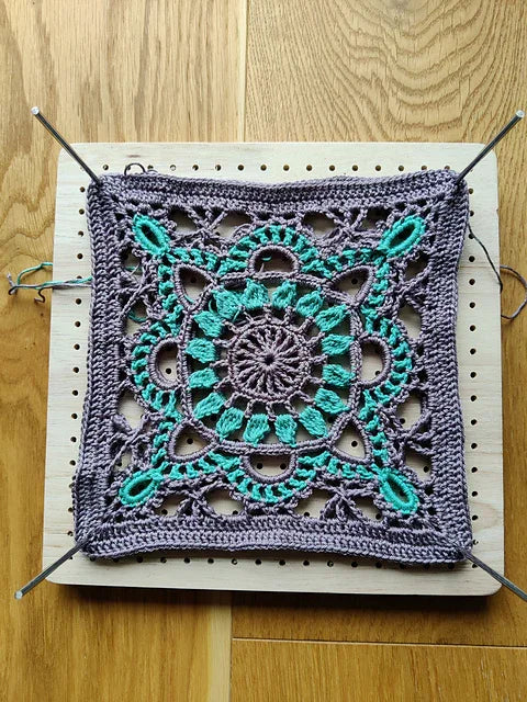Clas Top – Granny Square Crochet Pattern