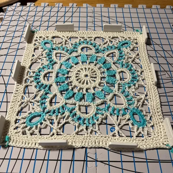 Clas Top – Granny Square Crochet Pattern